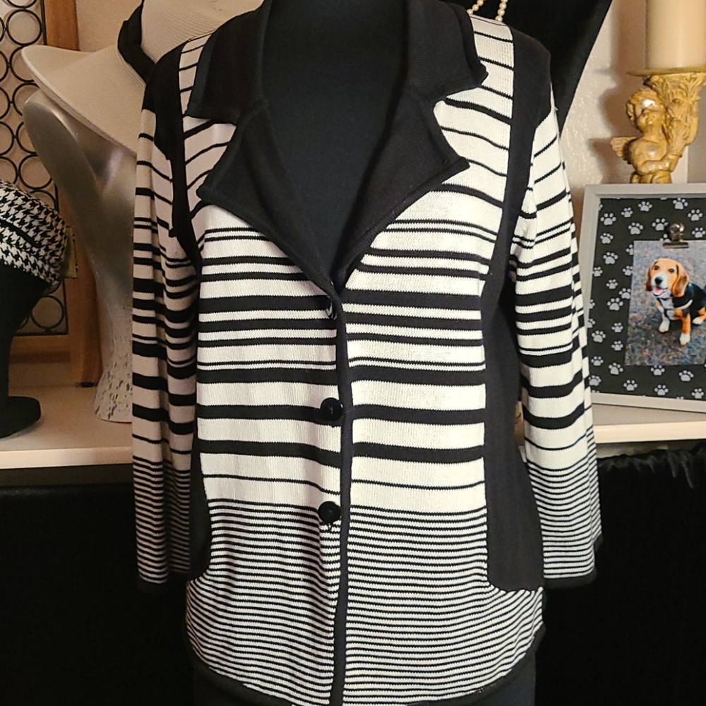 Spense Black &White Sweater.  Size Xlrg.